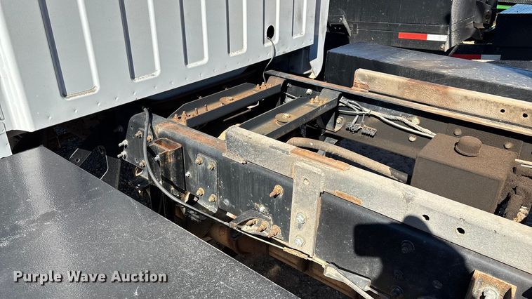 image for item ED2337 2008 GMC C5500 chipper truck