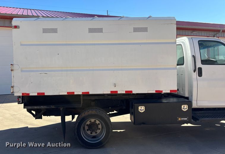 image for item ED2337 2008 GMC C5500 chipper truck