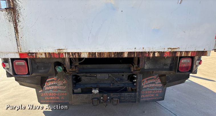 image for item ED2337 2008 GMC C5500 chipper truck