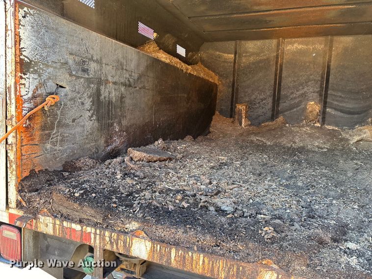 image for item ED2337 2008 GMC C5500 chipper truck