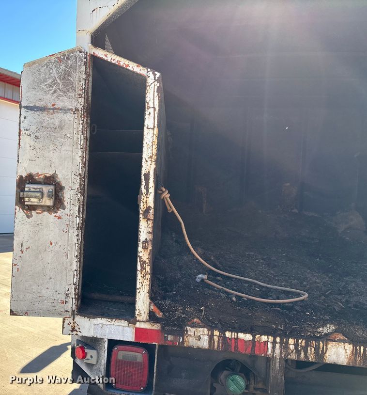 image for item ED2337 2008 GMC C5500 chipper truck