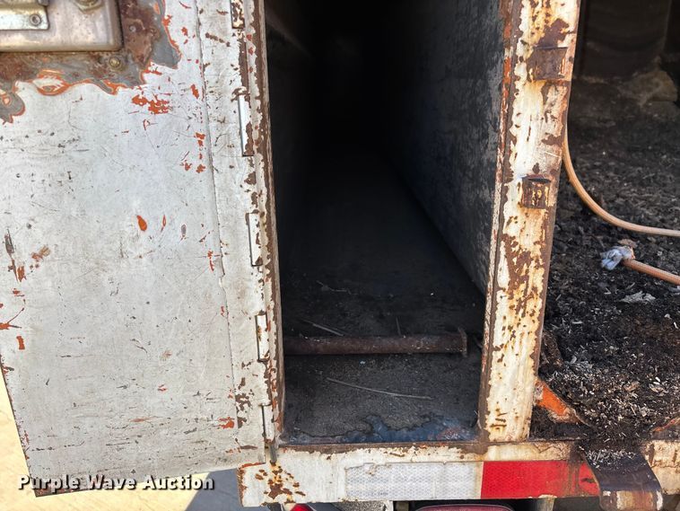 image for item ED2337 2008 GMC C5500 chipper truck