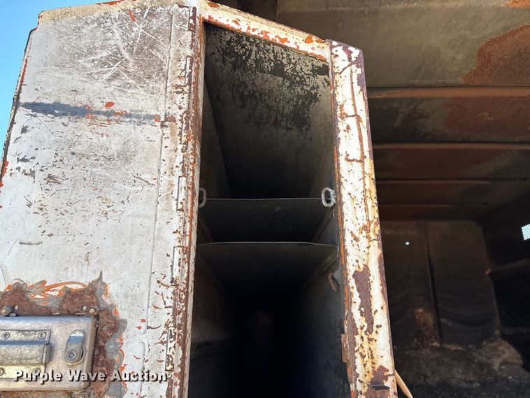 image for item ED2337 2008 GMC C5500 chipper truck