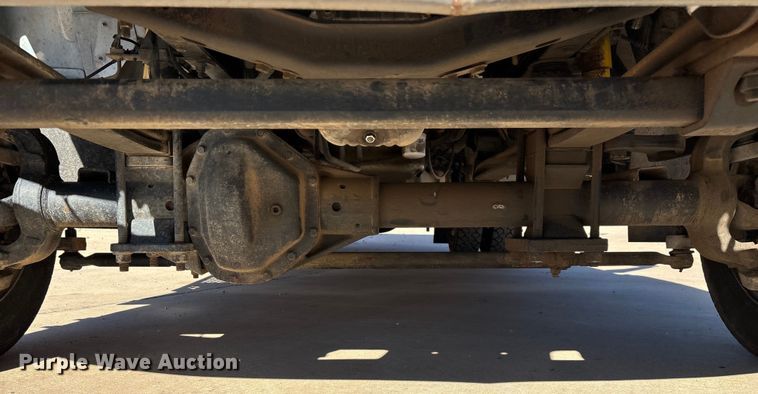 image for item ED2337 2008 GMC C5500 chipper truck