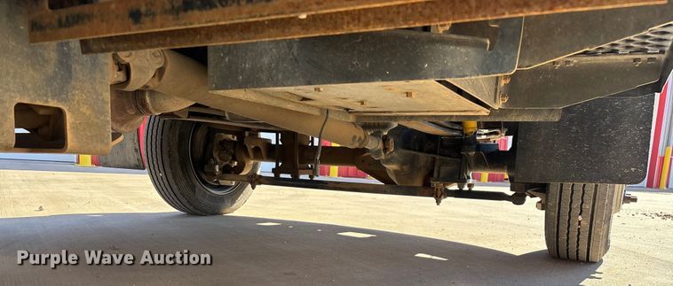 image for item ED2337 2008 GMC C5500 chipper truck