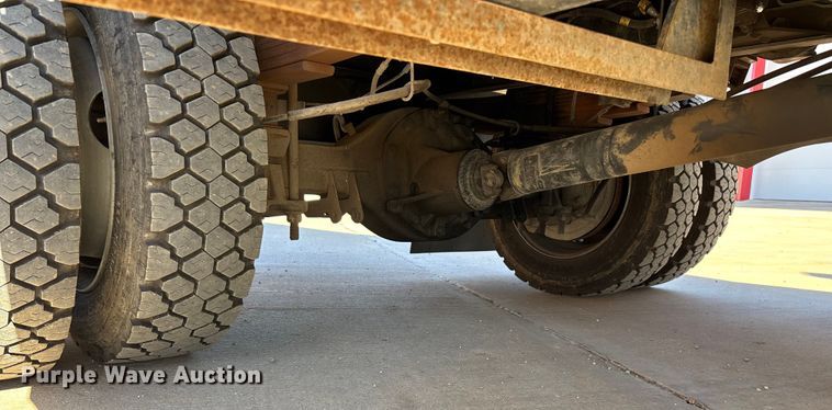 image for item ED2337 2008 GMC C5500 chipper truck