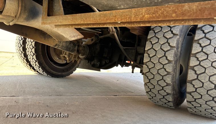 image for item ED2337 2008 GMC C5500 chipper truck