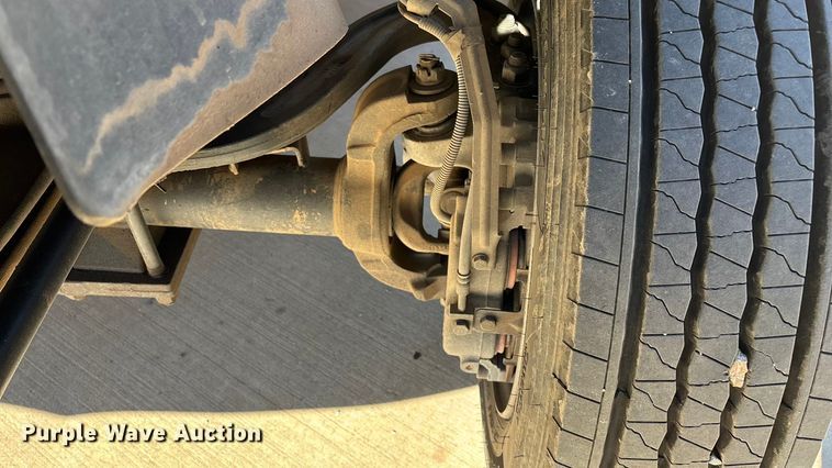 image for item ED2337 2008 GMC C5500 chipper truck