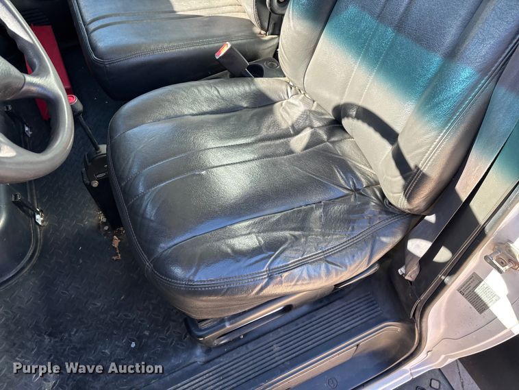 image for item ED2337 2008 GMC C5500 chipper truck