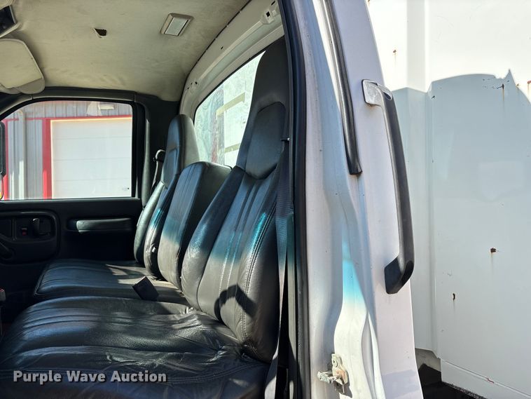 image for item ED2337 2008 GMC C5500 chipper truck