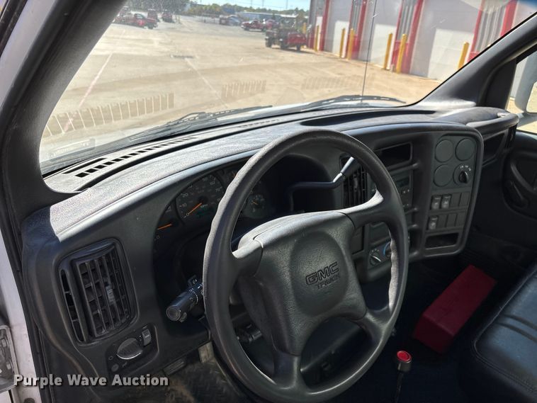 image for item ED2337 2008 GMC C5500 chipper truck