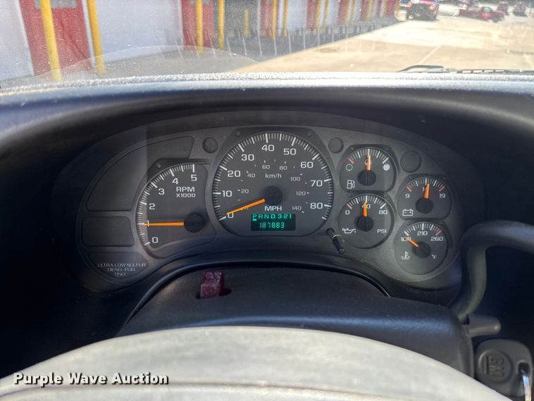 image for item ED2337 2008 GMC C5500 chipper truck