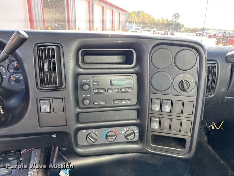 image for item ED2337 2008 GMC C5500 chipper truck