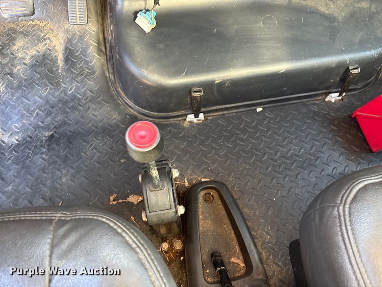 image for item ED2337 2008 GMC C5500 chipper truck