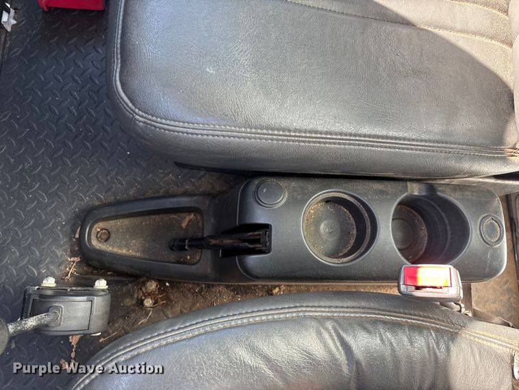 image for item ED2337 2008 GMC C5500 chipper truck