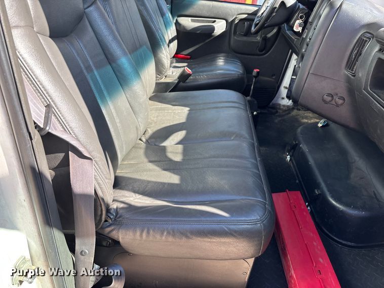 image for item ED2337 2008 GMC C5500 chipper truck