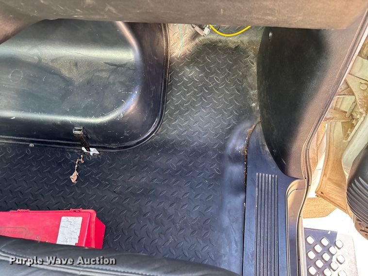 image for item ED2337 2008 GMC C5500 chipper truck