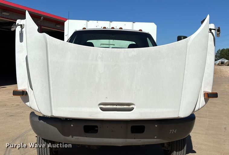 image for item ED2337 2008 GMC C5500 chipper truck