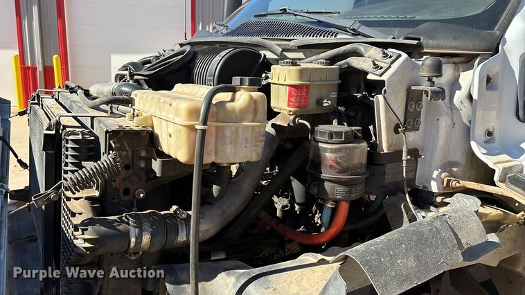 image for item ED2337 2008 GMC C5500 chipper truck