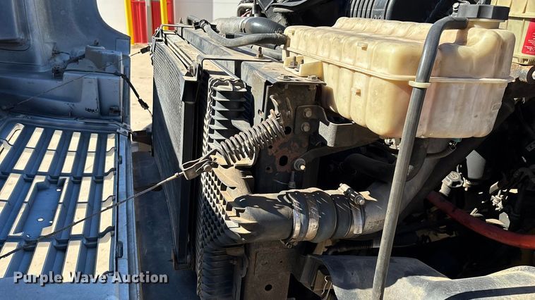 image for item ED2337 2008 GMC C5500 chipper truck