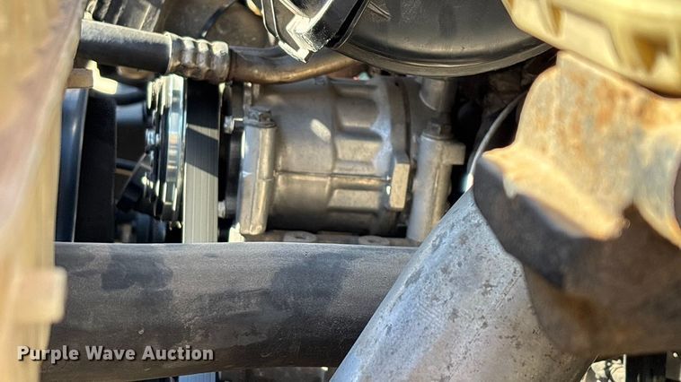 image for item ED2337 2008 GMC C5500 chipper truck