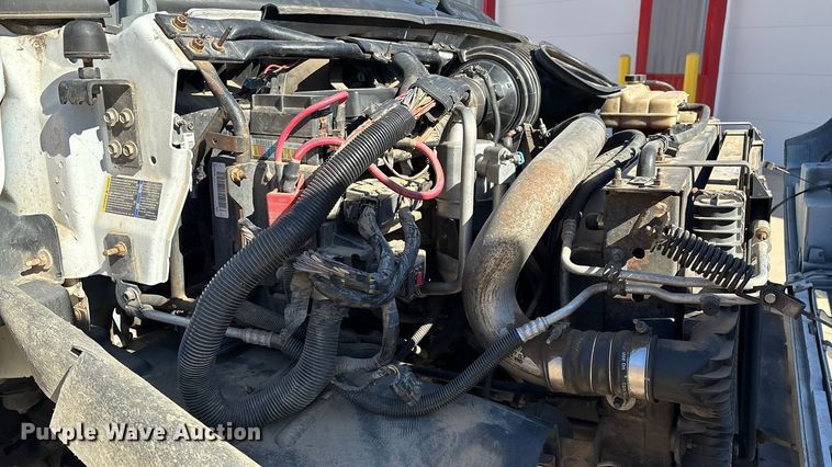 image for item ED2337 2008 GMC C5500 chipper truck