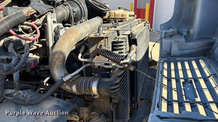 image for item ED2337 2008 GMC C5500 chipper truck