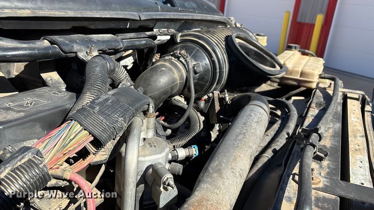 image for item ED2337 2008 GMC C5500 chipper truck