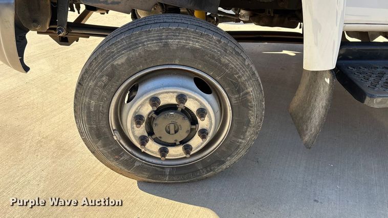 image for item ED2337 2008 GMC C5500 chipper truck