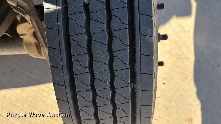 image for item ED2337 2008 GMC C5500 chipper truck