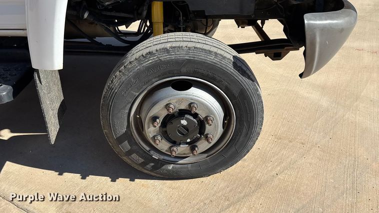 image for item ED2337 2008 GMC C5500 chipper truck