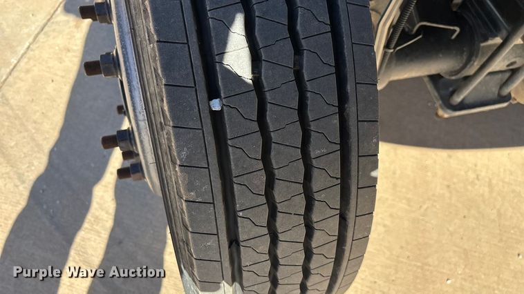 image for item ED2337 2008 GMC C5500 chipper truck