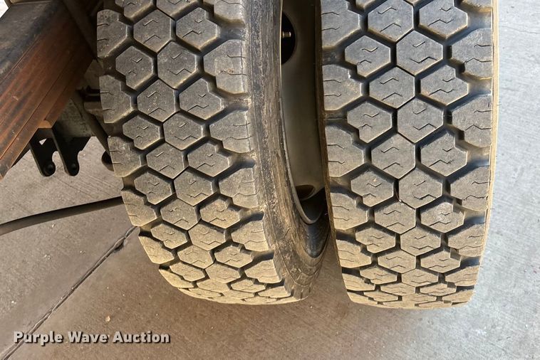 image for item ED2337 2008 GMC C5500 chipper truck