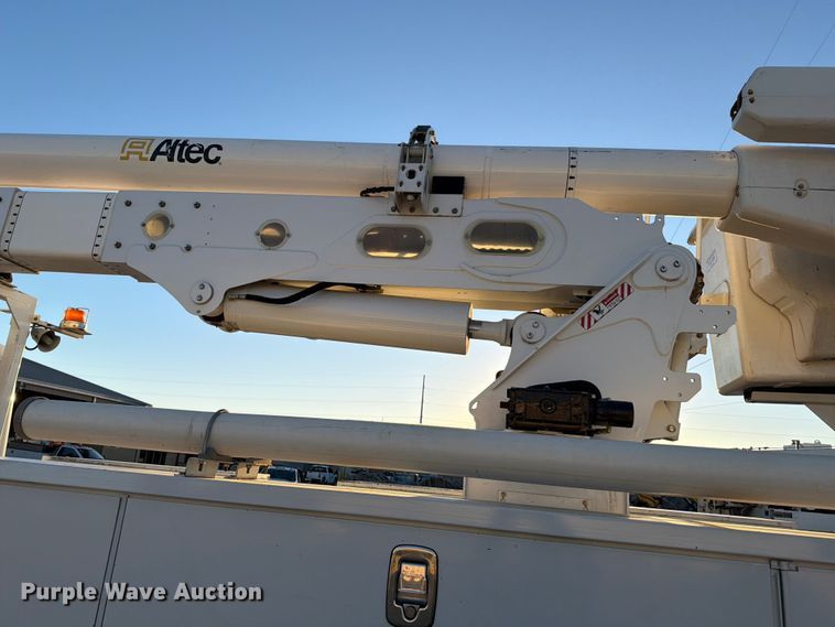 image for item ED4990 2019 Freightliner Business Class M2 bucket truck