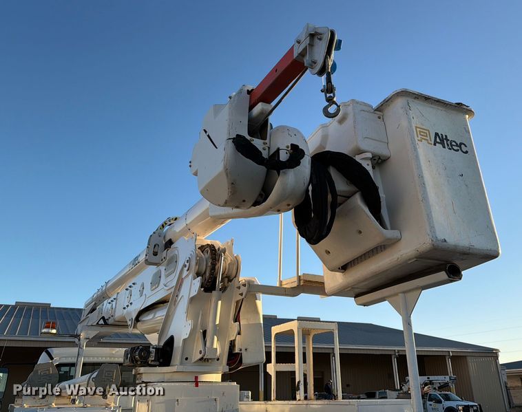 image for item ED4990 2019 Freightliner Business Class M2 bucket truck