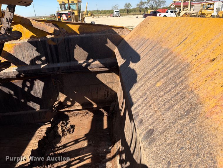 image for item ED4998 1972 Caterpillar 613 elevating scraper