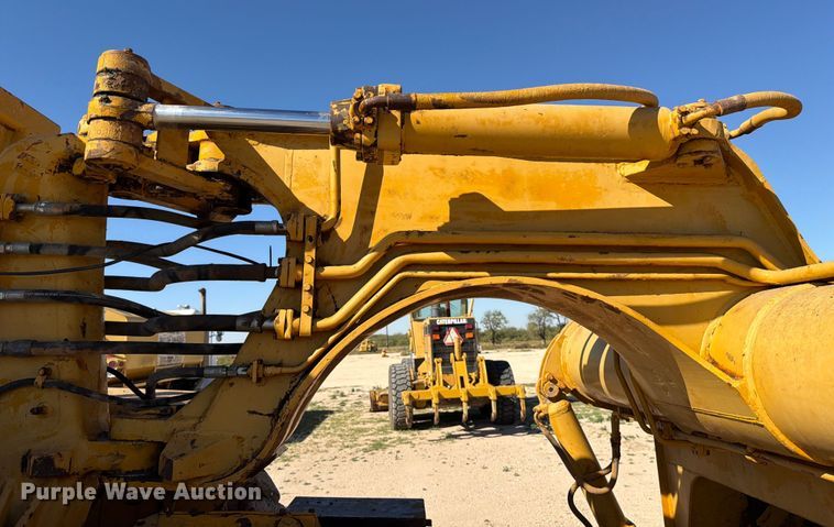 image for item ED4998 1972 Caterpillar 613 elevating scraper