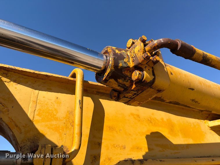 image for item ED4998 1972 Caterpillar 613 elevating scraper