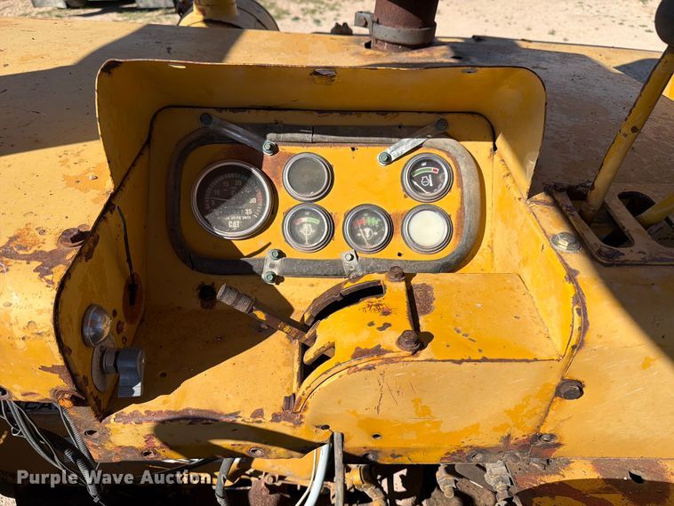 image for item ED4998 1972 Caterpillar 613 elevating scraper