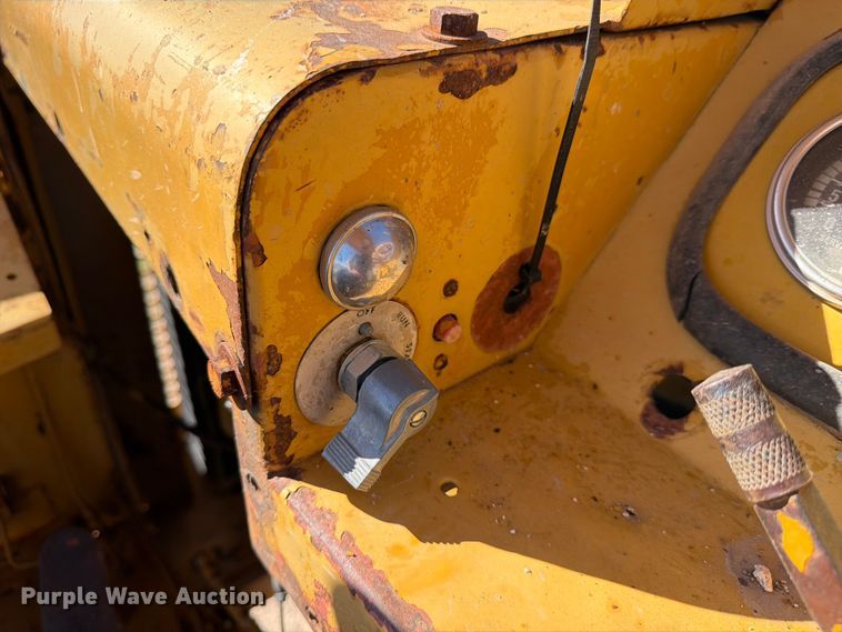 image for item ED4998 1972 Caterpillar 613 elevating scraper
