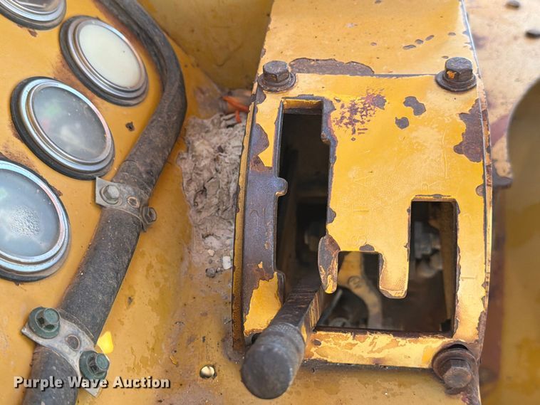 image for item ED4998 1972 Caterpillar 613 elevating scraper