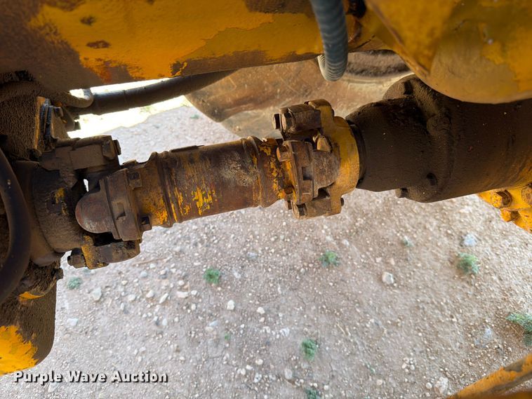 image for item ED4998 1972 Caterpillar 613 elevating scraper