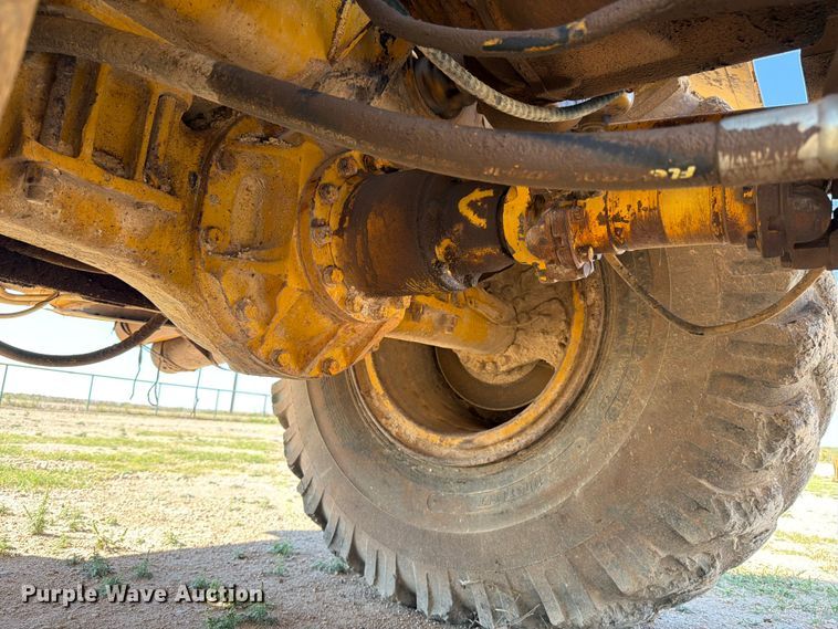 image for item ED4998 1972 Caterpillar 613 elevating scraper