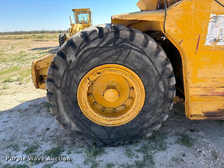 image for item ED4998 1972 Caterpillar 613 elevating scraper