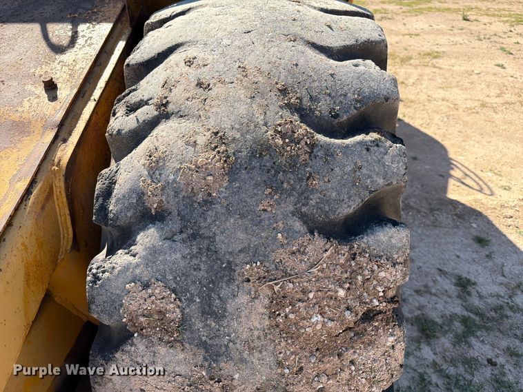 image for item ED4998 1972 Caterpillar 613 elevating scraper