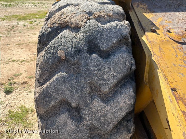 image for item ED4998 1972 Caterpillar 613 elevating scraper