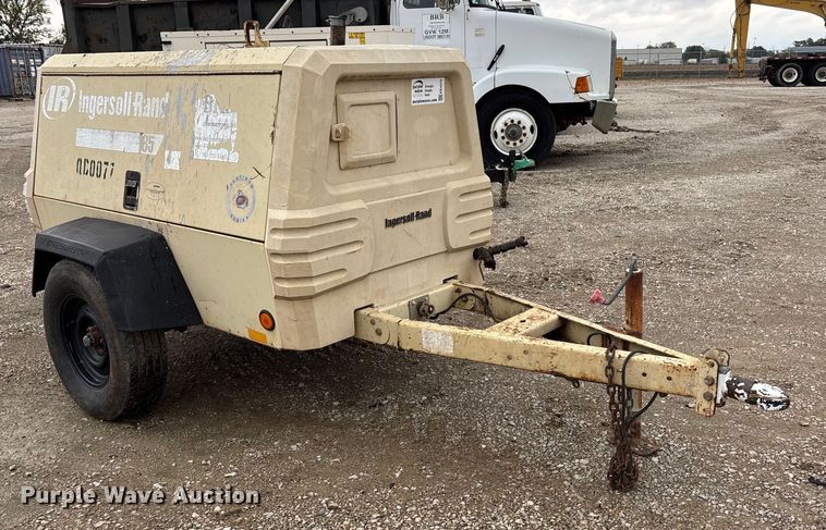 image for item EE4272 2002 Ingersoll Rand 185 air compressor
