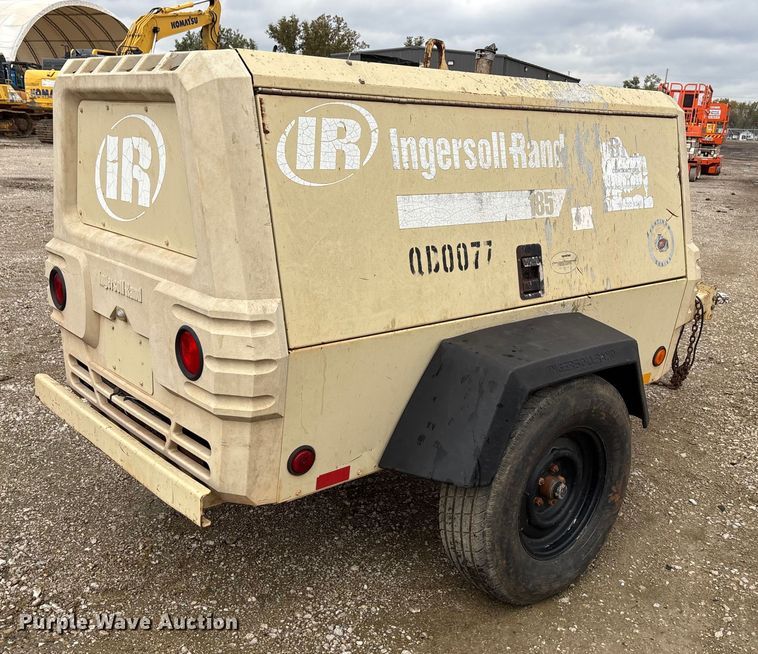 image for item EE4272 2002 Ingersoll Rand 185 air compressor