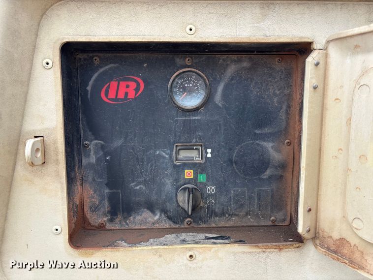 image for item EE4272 2002 Ingersoll Rand 185 air compressor
