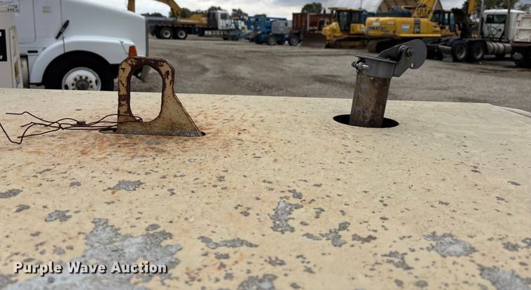 image for item EE4272 2002 Ingersoll Rand 185 air compressor